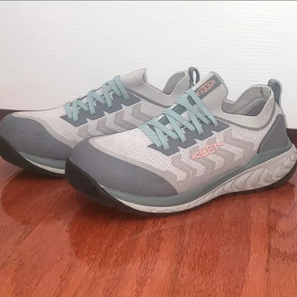 KEEN utility shoes women's size 7.5 wide : Arvada Shift (Comp Toe) ASTM slip-on - Picture 3 of 7